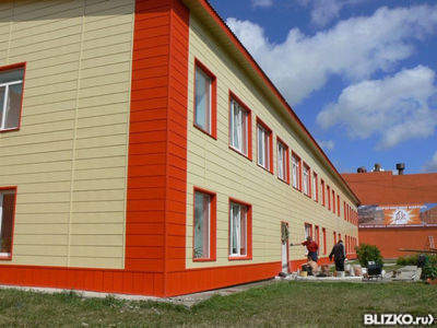 Фасадные панели для здания в орнжевом оформлении