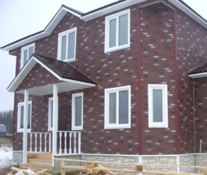 Фасадные панели под кирпич красного цвета