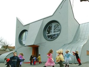 Как создать красивый фасад с крулыми окнами