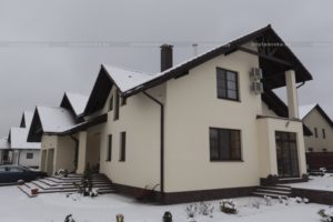 Красивый белый фасад для дома