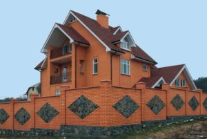 Надежный фасад оранжевого цвета