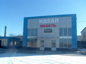 Облицовка фасада с помощью голубых панелей