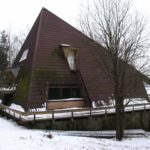 Оригинальный внешний вид фасада треугольной формы
