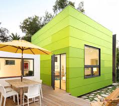 Яркие современные зеленые панели для фасада