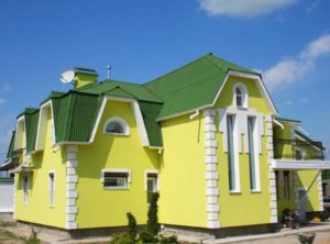 Желтый фасад