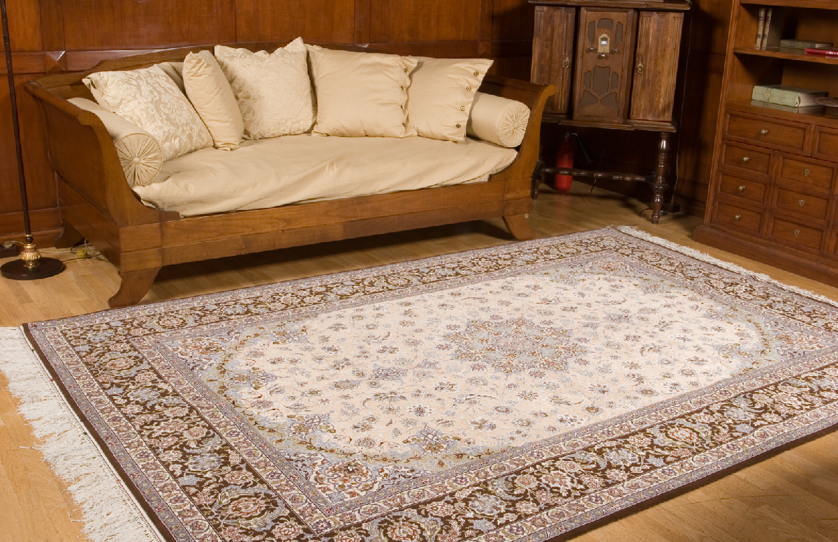 Диван ру ковер. Иранские ковры Anil Carpet Luxury 3024. Ковер в классическом интерьере. Персидский ковер в интерьере. Шерстяной ковер в интерьере.