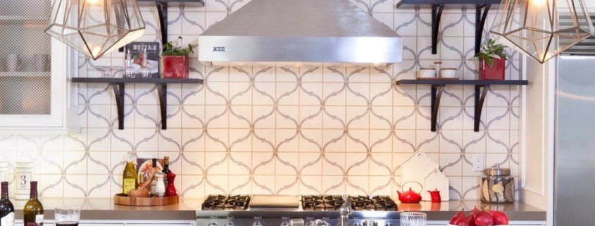 5 красивых идей укладки плитки на кухне