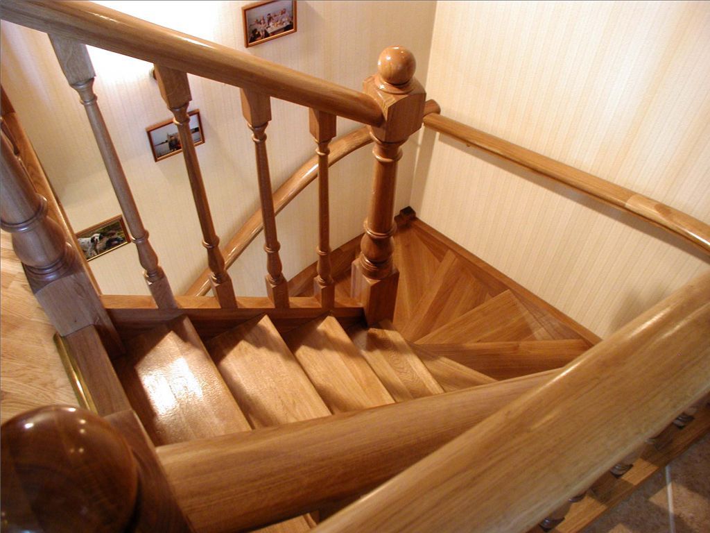 Как правильно выбрать деревянную лестницу для интерьера