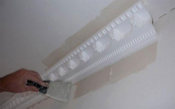 Чем приклеить багет для потолка, чтобы не отвалился