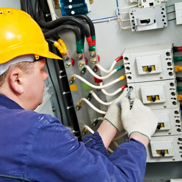 Как выбрать электрика для ремонта в квартире и не нарваться на непрофессионала