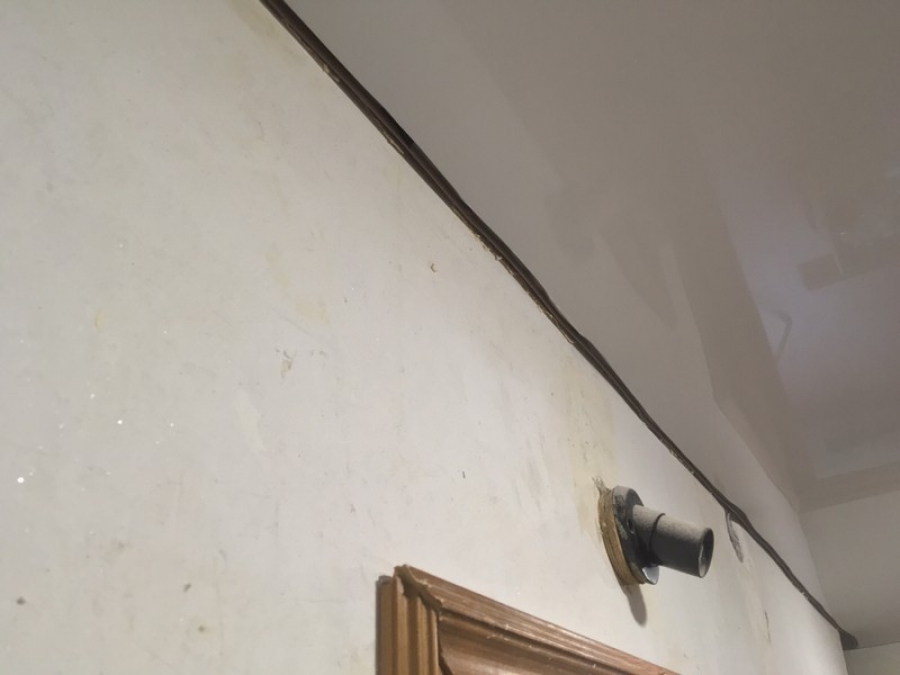 5 проблем тех, кто выбрал дешевые натяжные потолки для ремонта