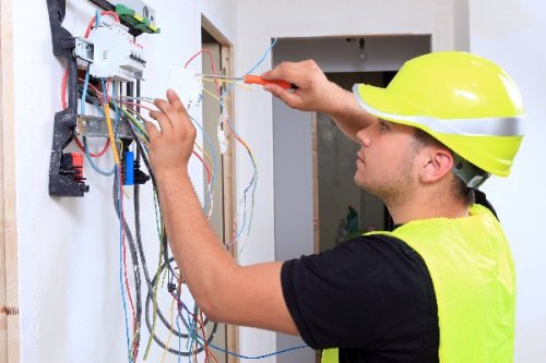 Как выбрать электрика для ремонта в квартире и не нарваться на непрофессионала