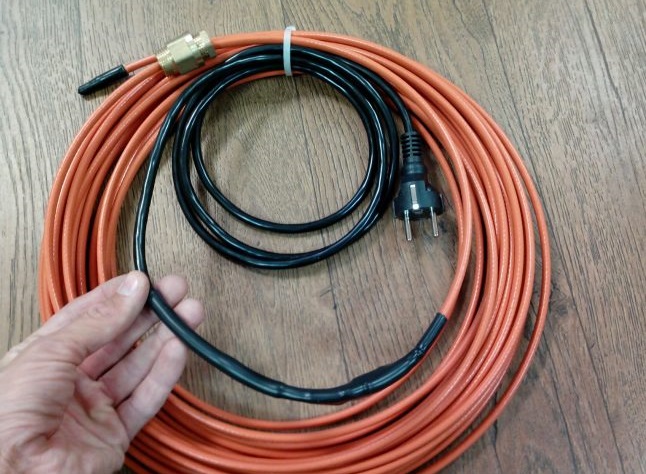 Резистивный или саморегулирующий кабель для обогрева труб